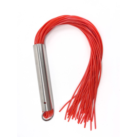 Martinet homme rouge manche métal lanières en PVC Martinet homme rouge manche métal lanières en PVC