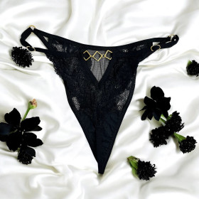 Tanga noir en dentelle avec bijou losanges dorés - PM01GBLK Tanga noir en dentelle avec bijou losanges dorés - PM01GBLK