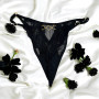 Tanga noir en dentelle avec bijou losanges dorés - PM01GBLK