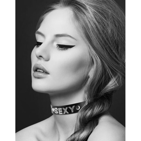 Collier en cuir noir SM avec Sexy en strass 