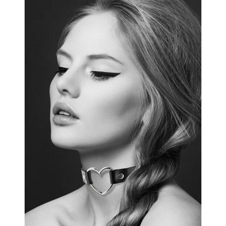 Collier en cuir noir SM avec coeur métal argenté 